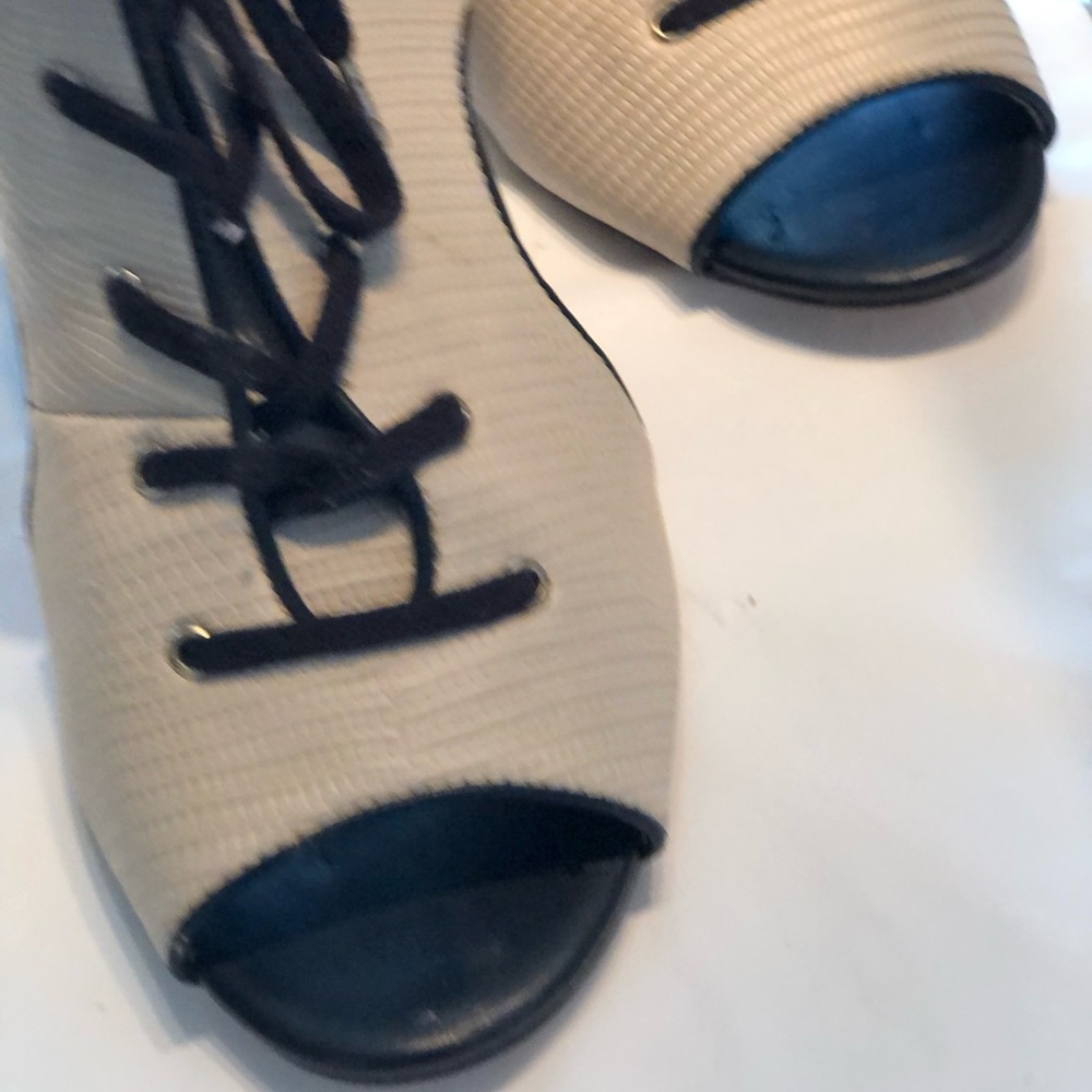 Juicy Couture Open Toe  laced Sandal - Picture 10 of 11